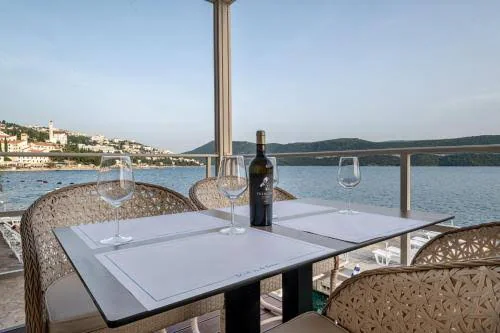 Terasa restorana uz more